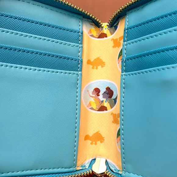 Loungefly Disney Pixar Up Carl & Ellie Daydream Small Zip Wallet - Picture 3 of 3